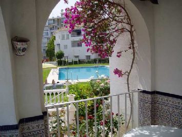 Pool view - Apartments nerja