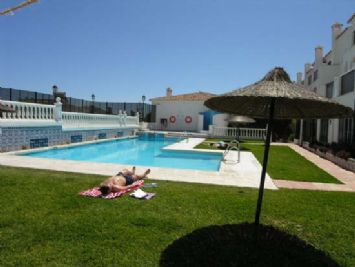 Large Pool - Apartments nerja