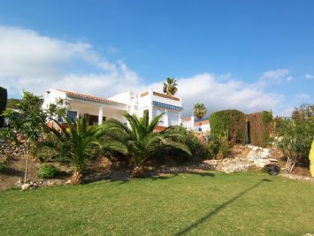 Garden and Villa - Holiday Villa in Nerja