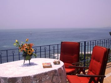 Holiday in Nerja - SUN & SEA FACING TERRACE INVITES TO RELAX